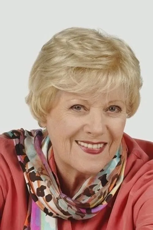 Colette Renard interpretando a Mrs. Olga