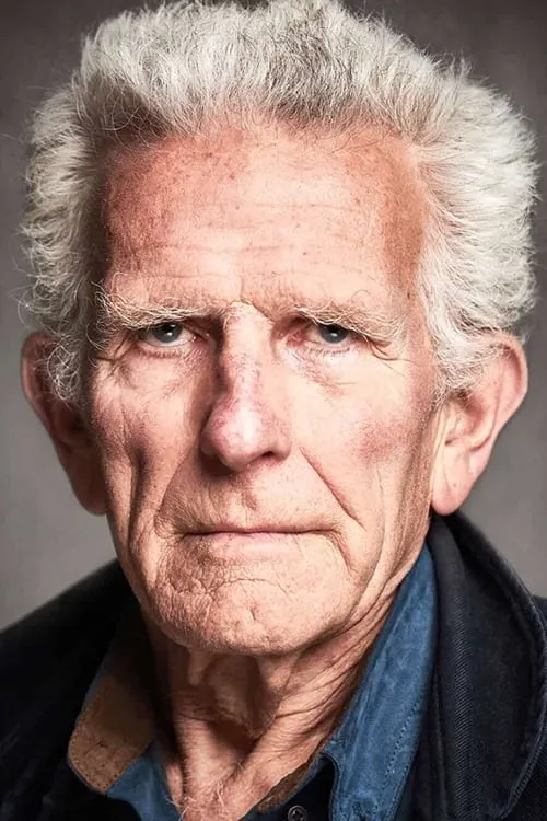 Colin Bennett interpretando a Glen