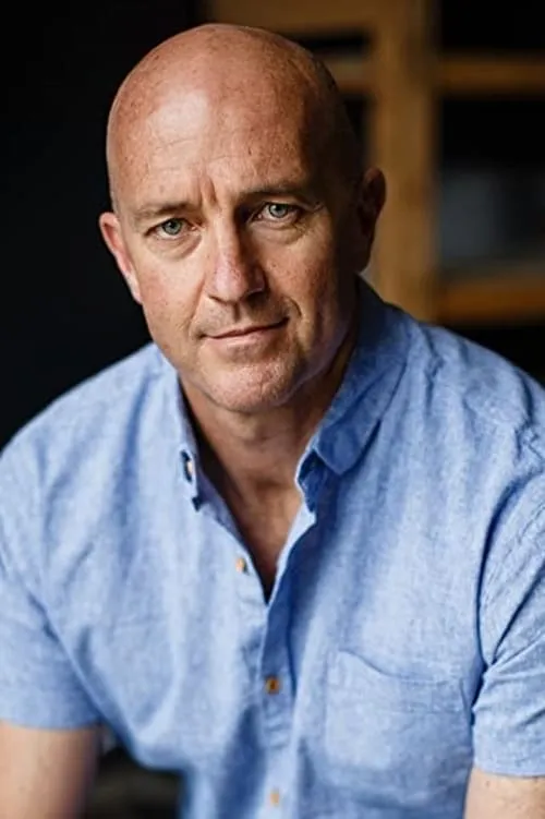 Colin Moy interpretando a General Richter