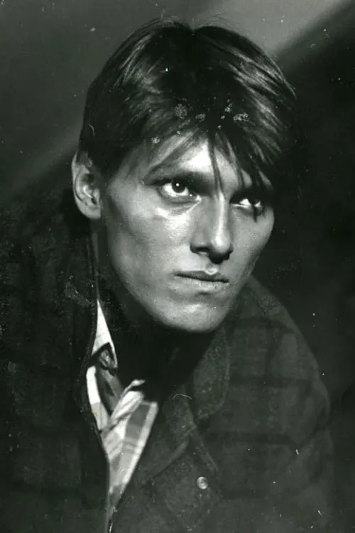 Constantine Rodnin interpretando a