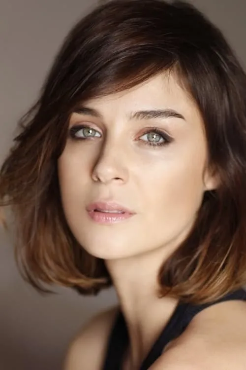 Cora Benesh interpretando a Marie