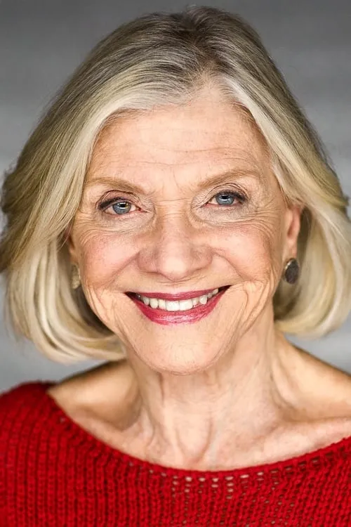 Corinne Conley interpretando a Mae Moran