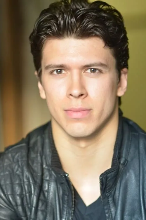 Craig Henningsen interpretando a Mark Baltimore