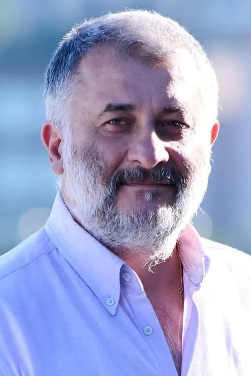 Andrei Cretulescu ha trabajado con Cristi Puiu en 1 ocasiones