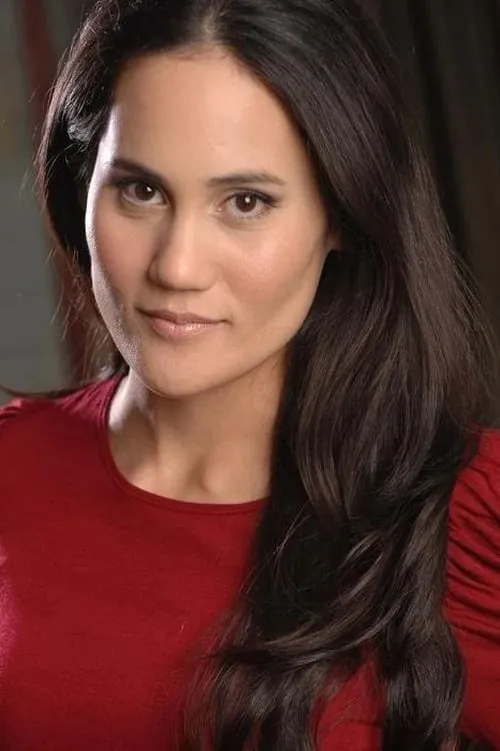 Cynthia Rose Hall interpretando a Detective Rich