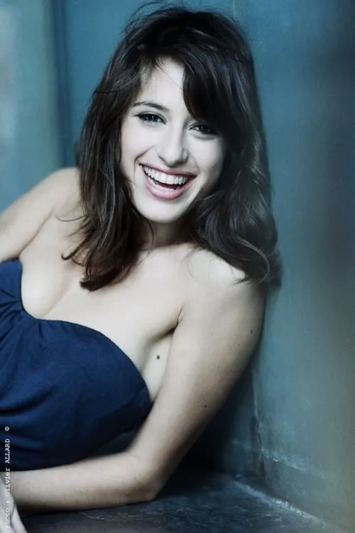 Cyrielle Voguet — personaje: Cynthia Neumann