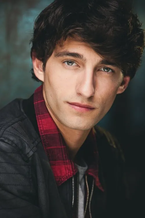 Dallas Hart interpretando a Mario