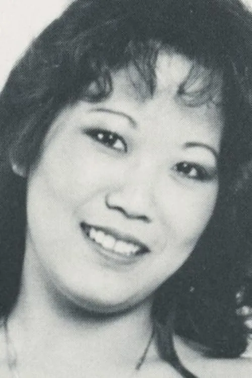 Dallas Miko interpretando a 