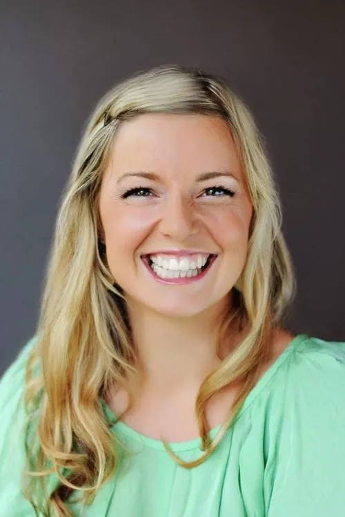 Damaris Phillips — personaje: Herself