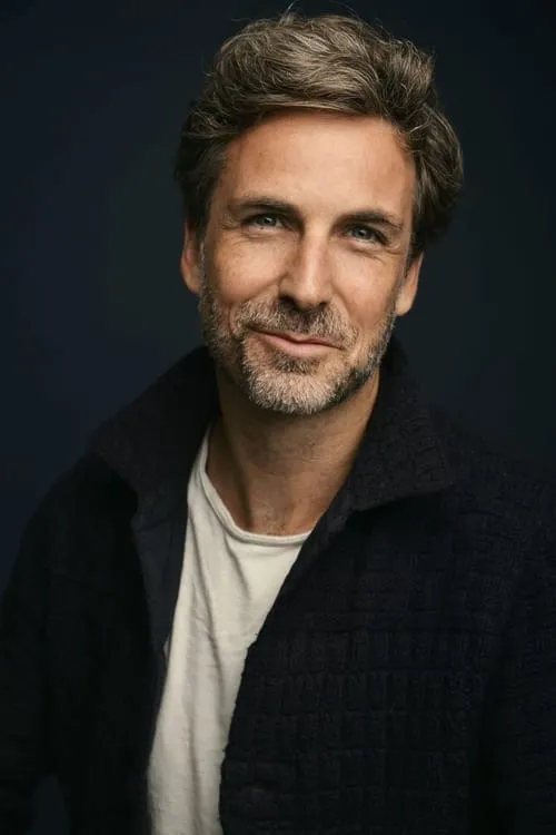 Damien Dorsaz interpretando a Maître Putman