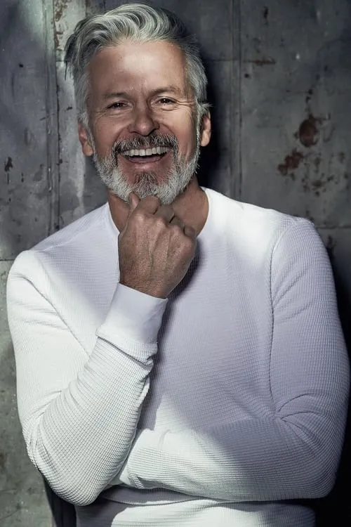 Sarah Dacey Charles ha trabajado con Dan Cordle en 1 ocasiones