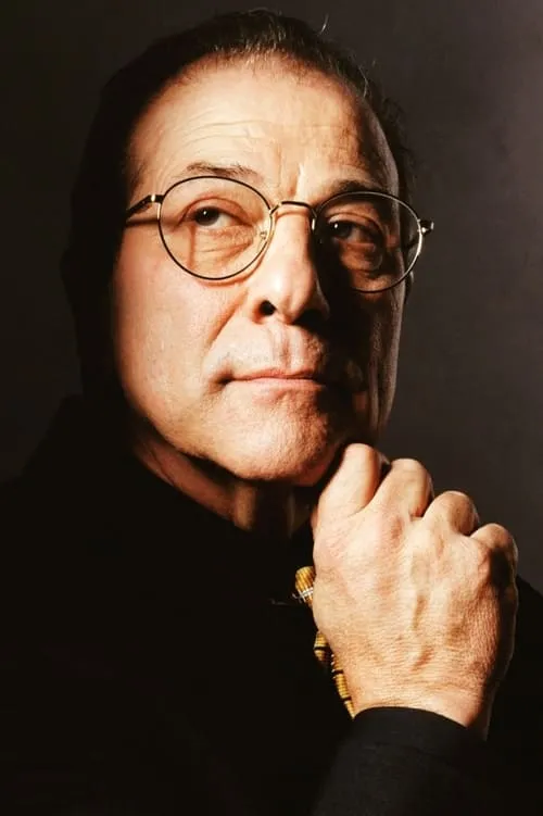 Dan Grimaldi interpretando a Michael Lembo