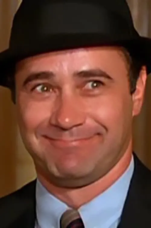 Dan Rambo interpretando a Jeremy Scott