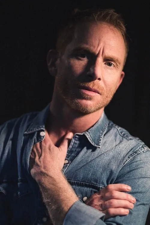 Dan Waller interpretando a Nick