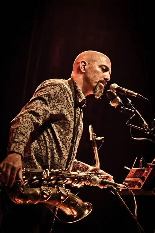 Dana Colley interpretando a Himself