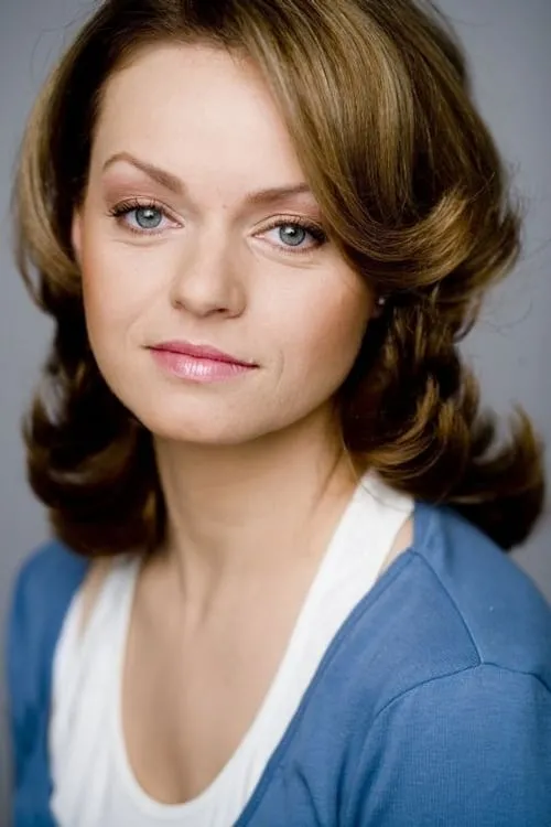 Dana Mladin interpretando a Ana