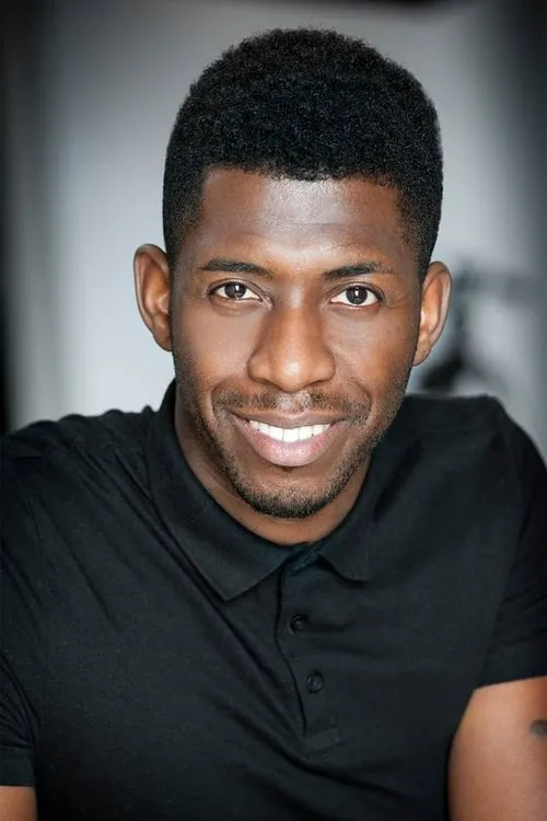 Dane Foxx interpretando a TSA Officer