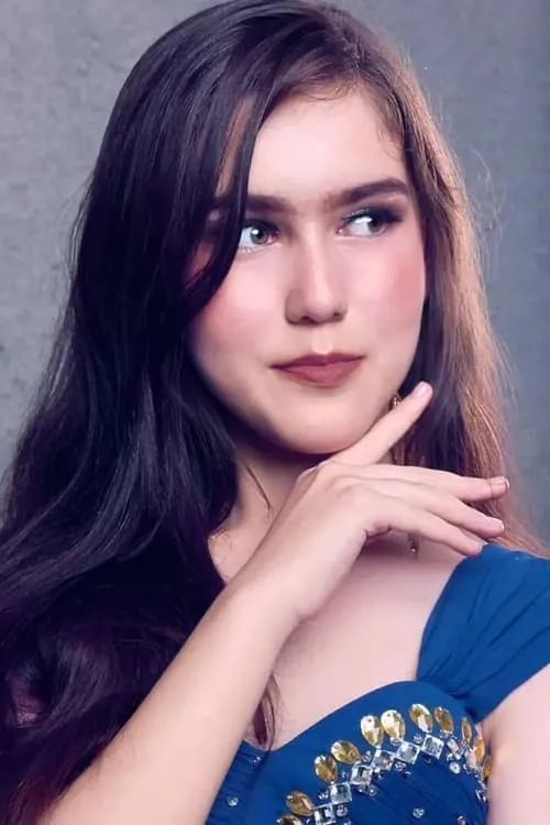 Dania Michelle interpretando a Matianak