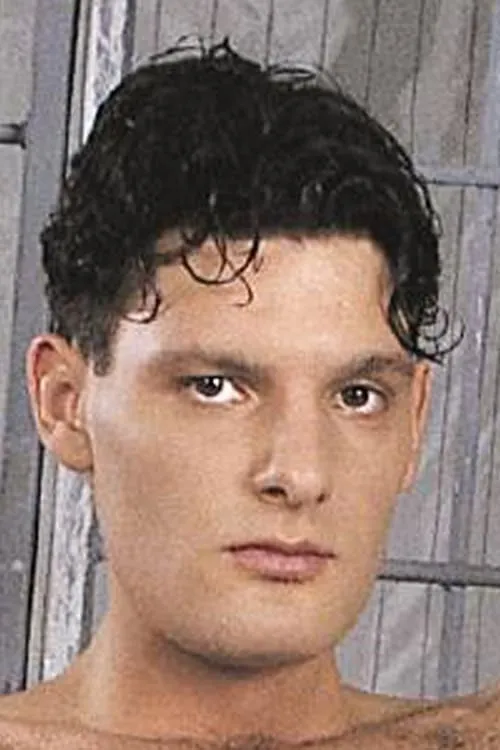 Daniel Castnov interpretando a