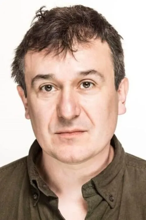 Daniel Cerqueira interpretando a Victor Jobim