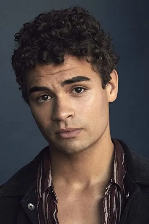 Daniel Croix Henderson interpretando a Balthasar