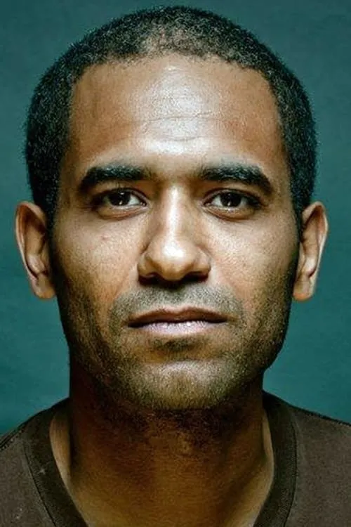 Daniel Semporé interpretando a Vétérinaire douane