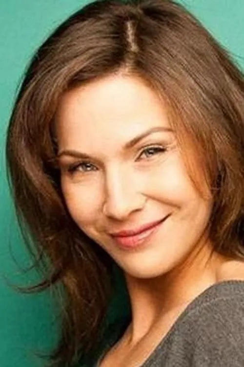 Danielle Hampton interpretando a Trina Sinclair