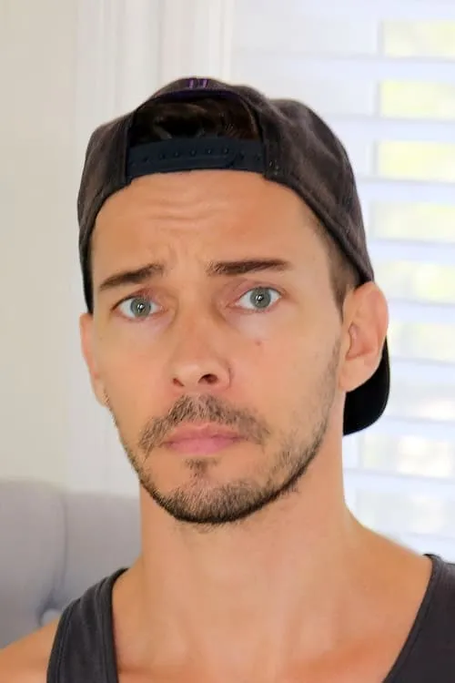 Danny Blue interpretando a (archive footage)