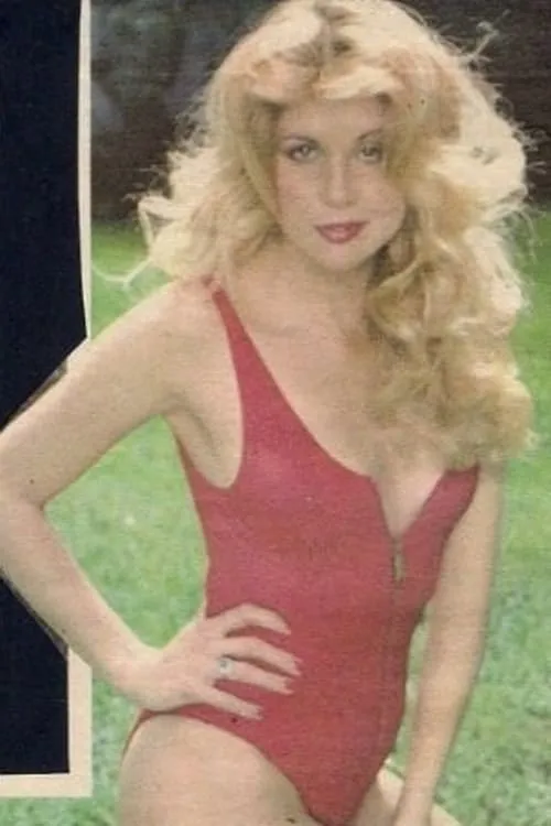 Danone Camden interpretando a Amy