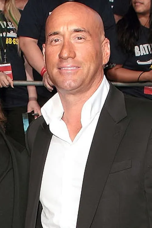 Dante Jimenez interpretando a Mike