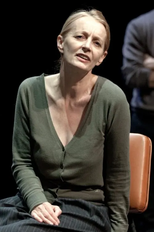 Daria Deflorian interpretando a Vecchia del Castellazzo