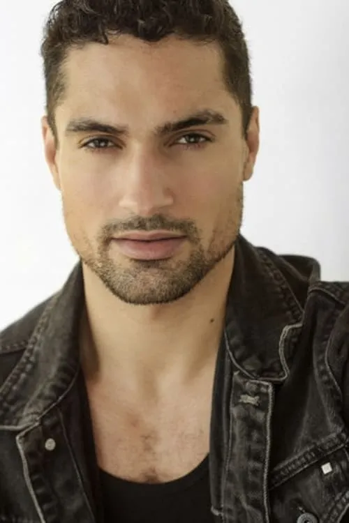 Darien Martin interpretando a Jacob