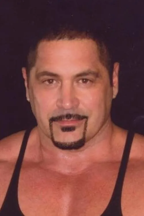 Dario Delacio interpretando a Sphinx