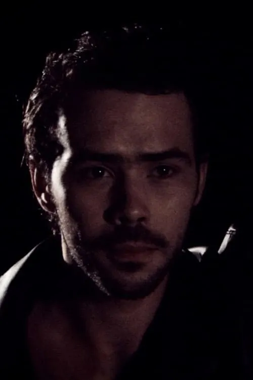 Dario Oliveira interpretando a Rapaz