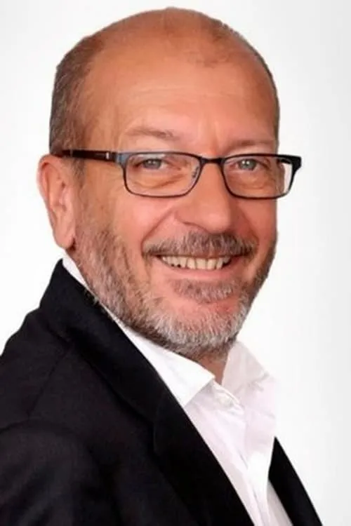 Dario Vergassola interpretando a Vinicio