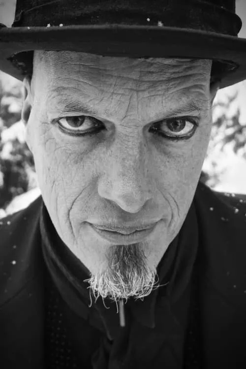 George De Vries ha trabajado con Dark Sevier en 1 ocasiones