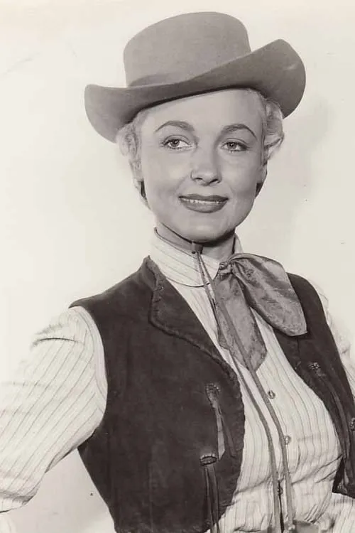 Darlene Fields interpretando a Dolly Owens