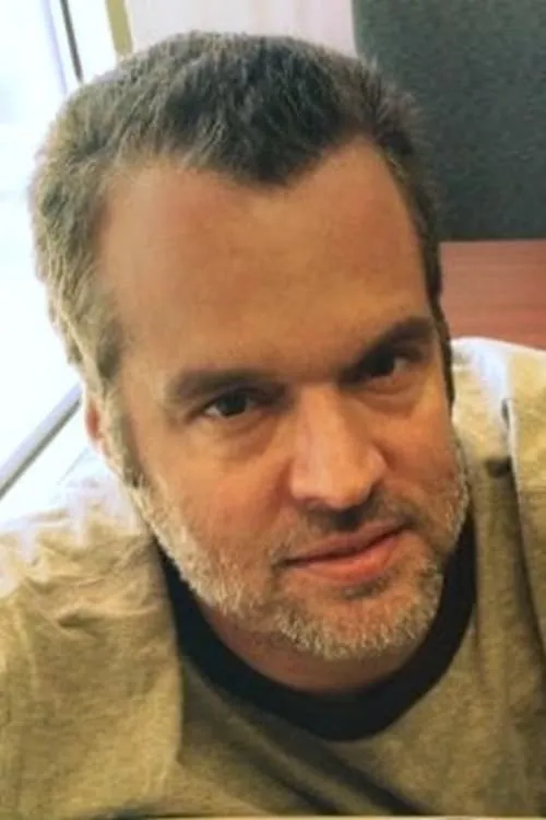 C. Thomas Howell ha trabajado con Darren Dalton en 9 ocasiones