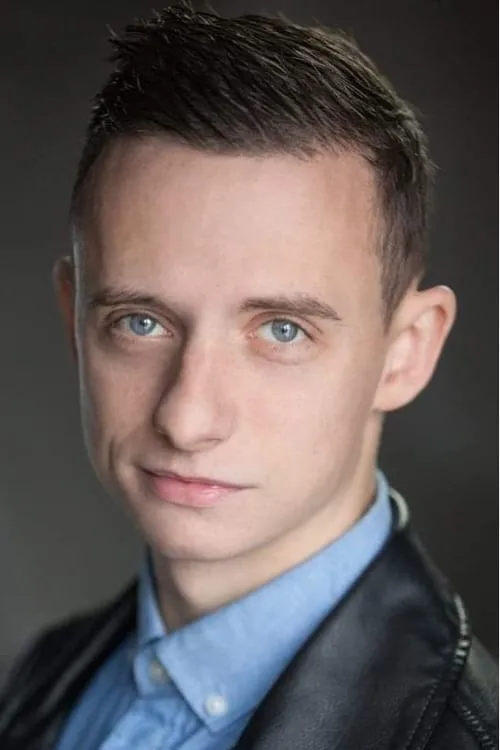 Darren Evans interpretando a Hywel (Benefits Officer)