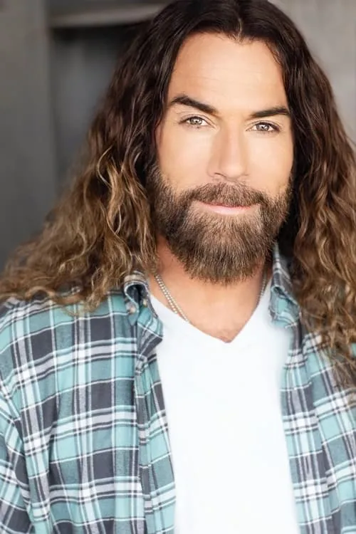 Darren Lee Cupp interpretando a Wes