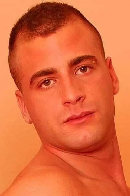 Dave Rodriguez interpretando a