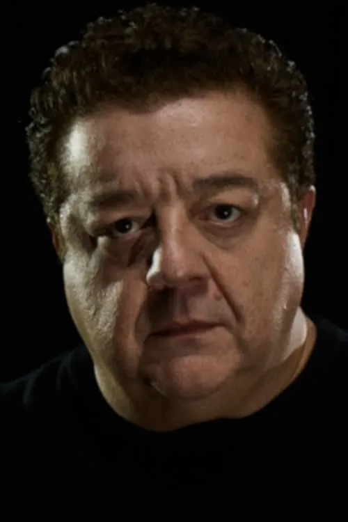 David Brown interpretando a Mel