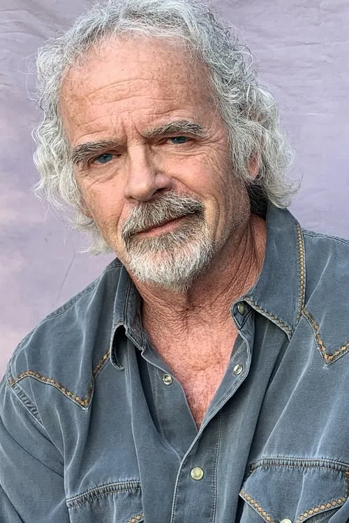 David Carpenter interpretando a Barnette Lloyd