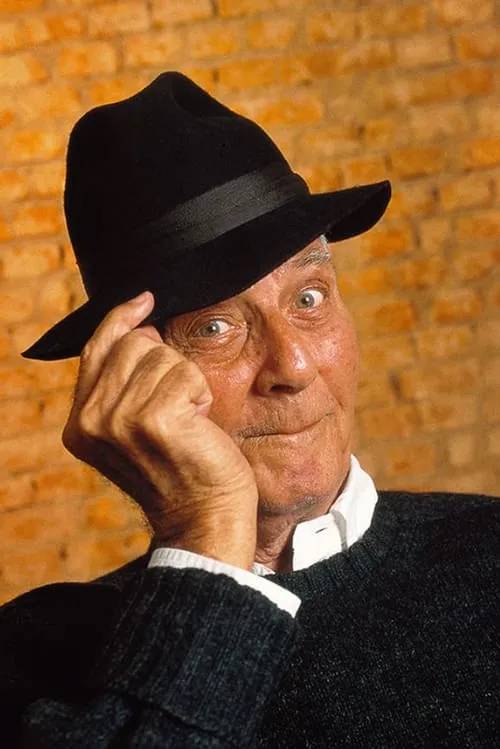 David Drew Zingg interpretando a Self (archive footage)