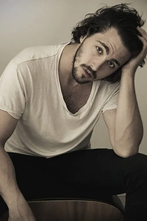 David Flannery interpretando a Tony