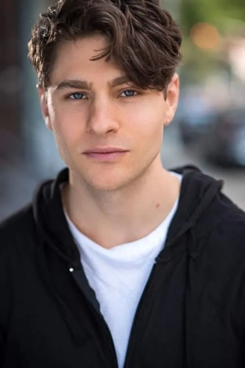 David Garelik interpretando a Brandon