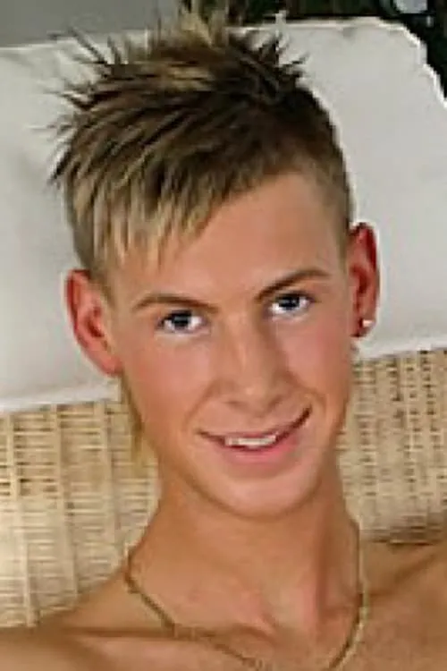 David Johnson interpretando a Officer Doles