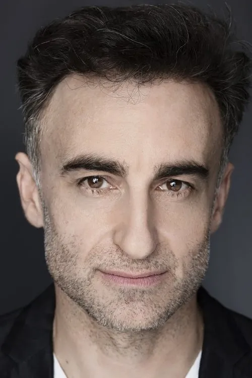 David Luque interpretando a Notario