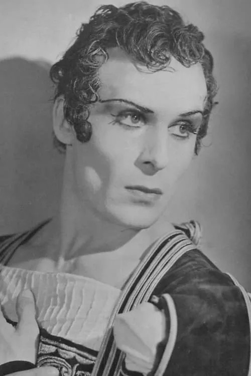 David Paltenghi interpretando a The Husband