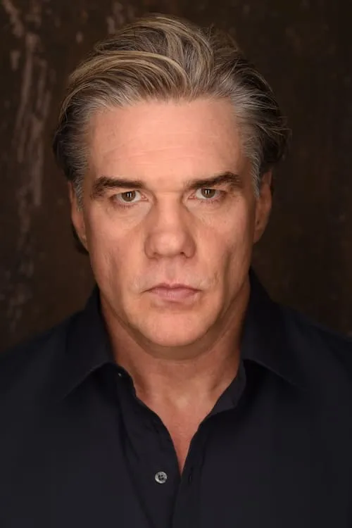 David R. Nash interpretando a